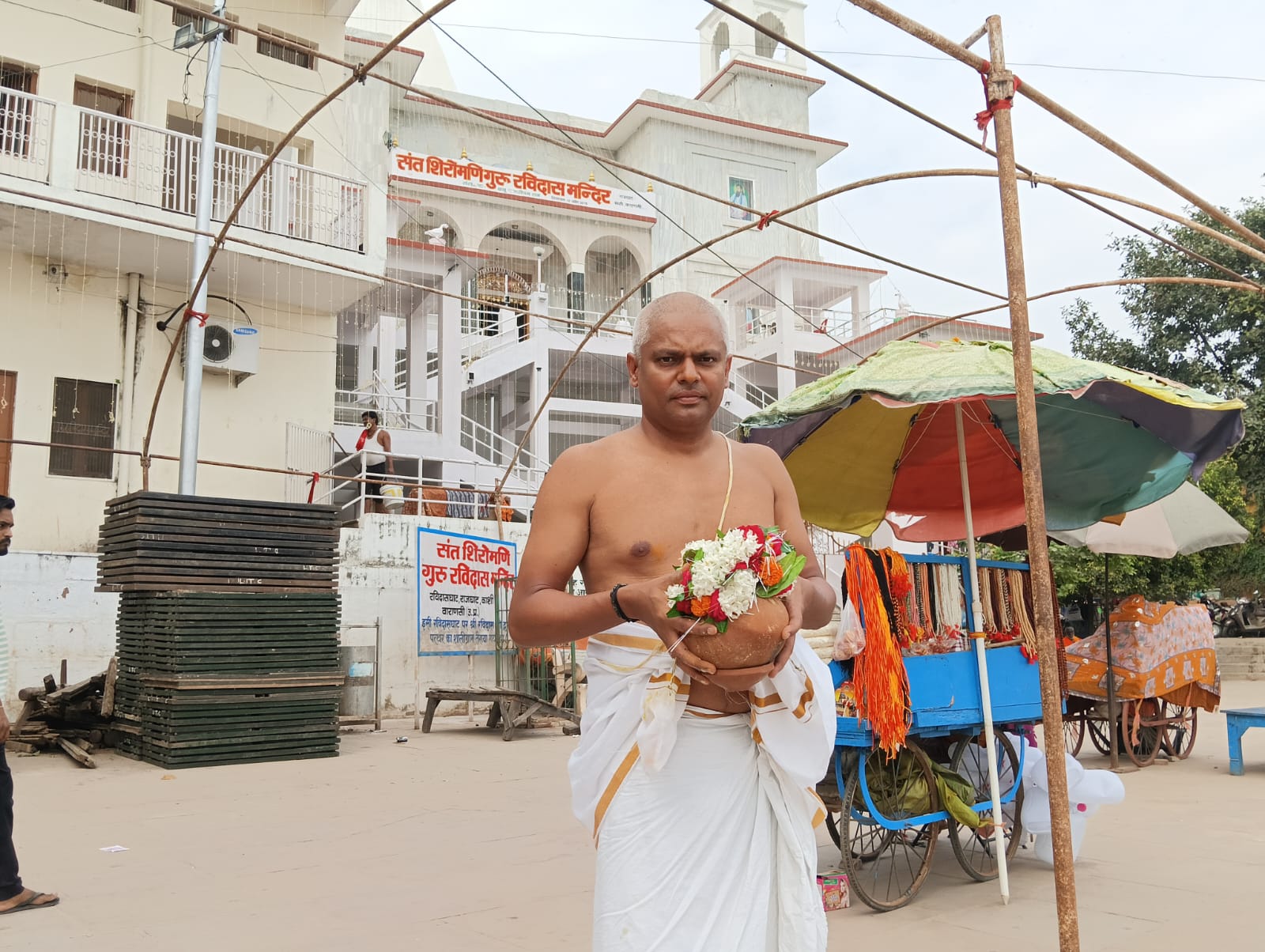 online asthi visarajan at Ganga Ghat in Varanasi performed by priest